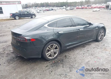 2013 Tesla Model S z USA, uszkodzony, nr VIN 5YJSA1CN2DFP22614